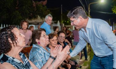 Santa Lucia siguen las obras, dejo inaugurado el PASEO DE LOS BICENTENARIOS.