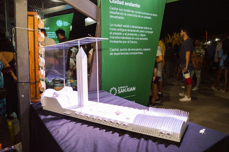 Ciudad andante: el carruaje de Capital que se caracteriza por su color y la frescura