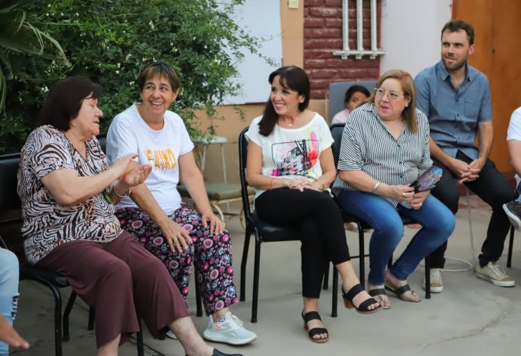 La Intendenta Susana Laciar dialogo con vecino,plantearon diferentes inquietudes y acciones a trabajar desde el municipio para poder atender las necesidades del barrio